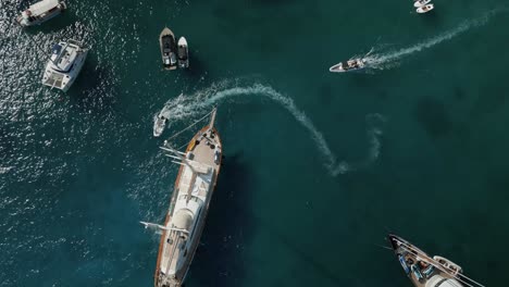 Drone-shot-of-boats-and-yachts-in-Croatia