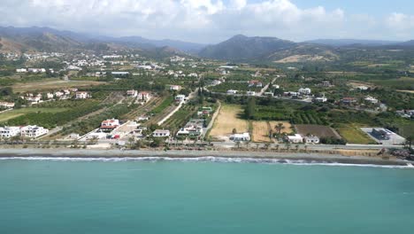 Playa-De-Chrysochou-Y-Paisaje-Circundante,-Isla-De-Chipre