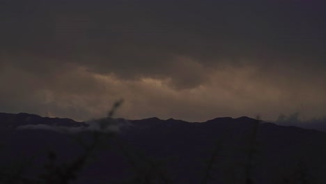 Un-Impresionante-Timelapse-Captura-El-Fascinante-Movimiento-De-Las-Nubes-Sobre-La-Cordillera-De-Los-Andes.