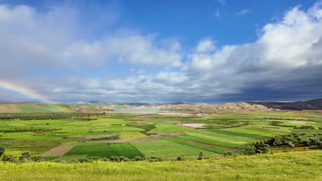 Marokko-Landschaft-Grünes-Feld-Natur-Landschaftlich-Mit-Regenbogen-Nach-Regen