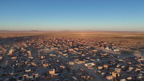 Uyuni-Salzwüste-Stadt-Stadt-Drohne-Luftbild-Bolivien-Südamerika-Zug-Friedhof