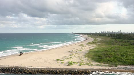 Beach-at-Port-of-Pam-Beach-Florida-in-late-afternoon