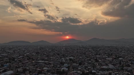 Disparo-De-Hiperlapso-Desde-Lo-Alto-Del-área-De-Ecatepec-En-El-área-Metropolitana-De-La-Ciudad-De-México