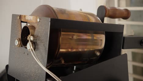 Close-up-of-an-old-coffee-roasting-machine-spinning