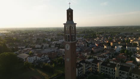Mittelalterlicher-Uhrturm-In-Der-Historischen-Stadt-Mira-Im-Südlichen-Venetien,-Norditalien
