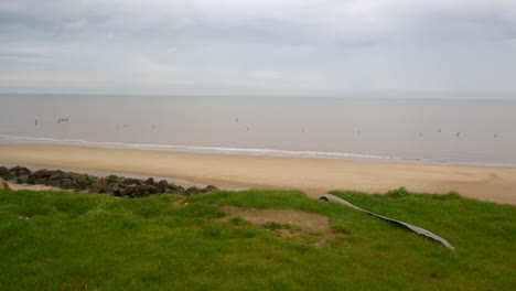 Toma-Panorámica-De-La-Erosión-Costera-De-Los-Acantilados-De-Happisburgh-En-Marzo-De-2024.