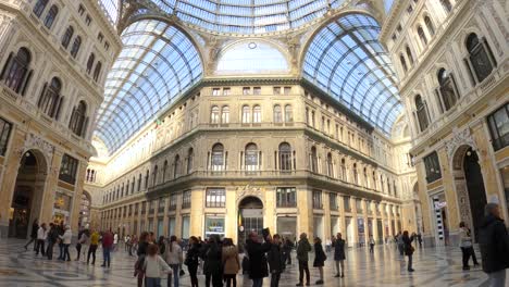 Menschen-In-Der-Galleria-Umberto-I---öffentliche-Einkaufsgalerie-In-Neapel,-Italien