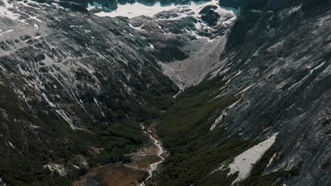 Laguna-Esmeralda-En-La-Patagonia-Sur,-Argentina---Toma-Aérea