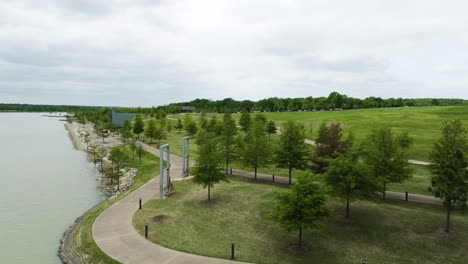 Idyllische-Landschaft-Im-Shelby-Farms-Park-In-Tennessee,-USA-–-Luftaufnahme-Einer-Drohne