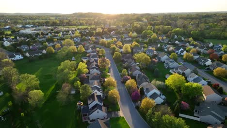 Springtime-sunset-in-American-housing-development