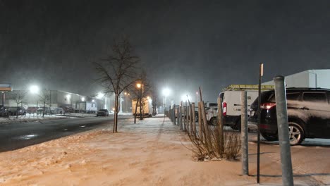 Leere-Straßen-Bei-Schneestürmen-In-Der-Nacht
