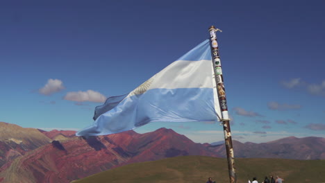 Bandera-Argentina-En-Un-Día-Soleado