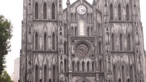 Catedral-Gótica-De-San-José-En-El-Casco-Antiguo-De-Hanoi,-La-Capital-De-Vietnam-En-El-Sudeste-Asiático