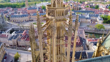 Drohnenansicht-Der-Kathedrale-Saint-Etienne,-Metz,-Lothringen,-Mosel
