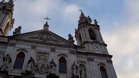 Die-Basílica-Da-Estrela-In-Lissabon-Ist-Eine-Top-Touristenattraktion-Und-Ein-Wahrzeichen-Der-Portugiesischen-Hauptstadt