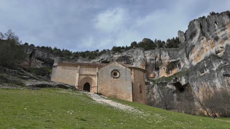 Templar-hermitage-in-Rio-Lobos-Canyion,-Soria,-Spain