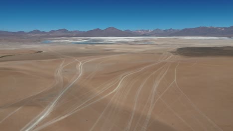 Salar-De-Uyuni,-Bolivien,-Südamerika,-Wüste,-Salzwüste,-Landschaften,-Luftaufnahme,-Drohnenansicht,-Berge