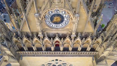 Gotische-Kathedrale-Mit-Komplizierten-Details-Und-Runden-Fenstern-Der-Cathédrale-Saint-Étienne-De-Metz