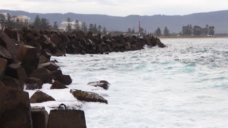 Waves-crashing-into-dolos-wave-stoppers-on-Wollongong-Coastline