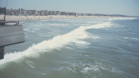 Panoramic-view-of-California's-Venice-Beach-with-waves-crashing-during-a-sunny-day-of-summer,-holiday-destination-for-tourist