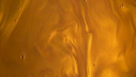 Flüssiges-Gold-Mit-Ruhigen-Wellen-Als-Schöner-Hintergrund
