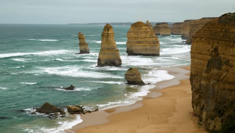 Stunning-timelapse-video-capturing-the-majestic-12-Apostles-rock-formations-along-the-coast-under-changing-skies