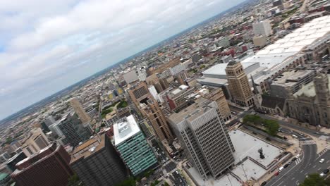 FPV-Drohnenaufnahme-Der-Wolkenkratzer-Und-Der-Skyline-Der-Innenstadt-Von-Philadelphia