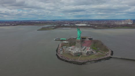 Liberty-Statue-Slow-Motion-New-York-City-Helicopter