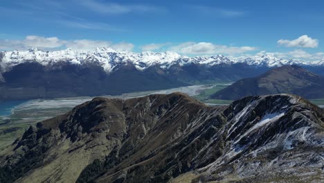 180-Grad-Aussicht-Auf-Die-Schneebedeckten-Berge-Neuseelands