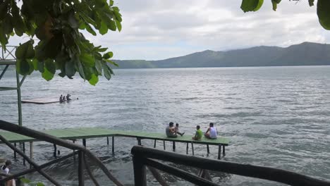 Glückliche-Familie-In-Der-Nicaragua-Support-Lagoon