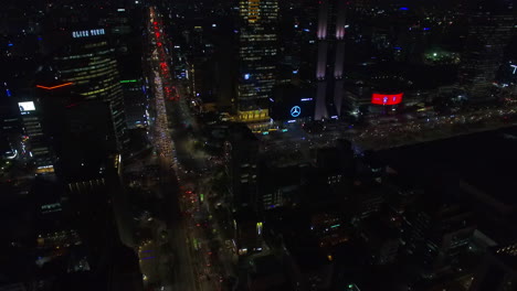 Nachtansicht-Des-Gebäudes,-Luftaufnahme