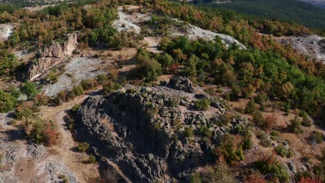 Altes-Felsenheiligtum-Harman-Kaya-Im-Rhodopengebirge-In-Bulgarien