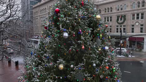 Snowy-Christmas-tree-in-American-city-during-snow-flurries