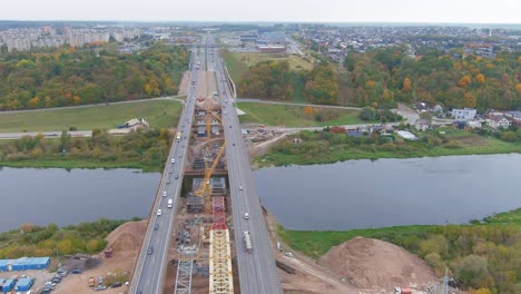 Panoramablick-Aus-Der-Luft-Auf-Die-Stadt-Kaunas-Und-Die-A1-Brücke
