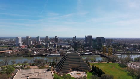 Orbiting-drone-aerial-view-of-downtown-Sacramento,-California-on-a-sunny-day