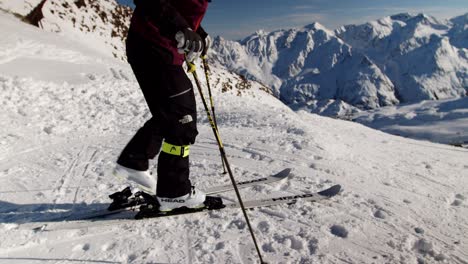 Getting-ready-to-ski-downhill-on-a-steep-ski-slope-in-the-alps