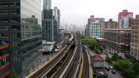 Metro-De-Nueva-York-En-Un-Día-Brumoso,-Ciudad-De-Nueva-York