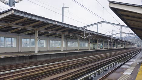 Estación-De-Tren-Vacía-En-El-Norte-De-Japón-En-Un-Día-De-Invierno