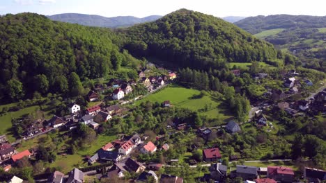 Ciudad-De-Stramberk-Enclavada-En-Una-Montaña-Verde-Y-Exuberante-En-Nový-Jičín,-Región-De-Moravia-silesia-En-La-República-Checa