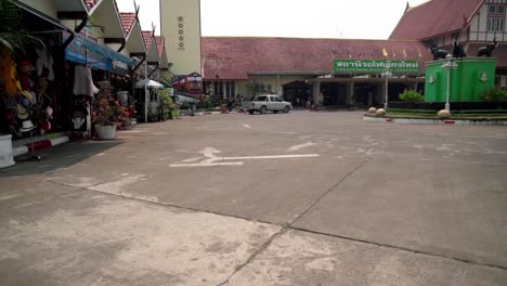 The-front-and-building-of-Chiang-Mai-Railway-Station-with-souvenir-shops-and-coffee-shop