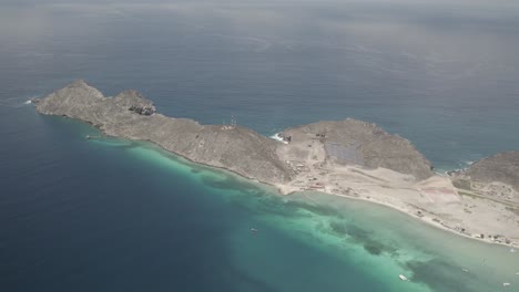 Isla-Gran-Roque-Con-Aguas-Cristalinas-De-Color-Turquesa,-Vista-Aérea