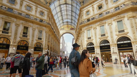 Geschäftige-Galleria-Vittorio-Emanuele-II-In-Mailand-Mit-Käufern-Und-Touristen