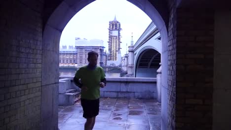 An-early-morning-runner-in-london