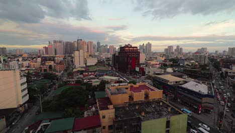 Horizonte-De-La-Ciudad-Durante-Una-Puesta-De-Sol