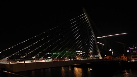 Lapso-De-Tiempo-Del-Puente-Samuel-Beckett,-En-Dublín,-Irlanda,-En-La-Noche-De-Navidad