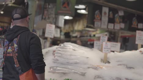 Fish-Toss-at-Pike-Place-Market-in-Seattle-Washington