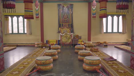 Inside-the-decoration-of-Buddhist-monastery