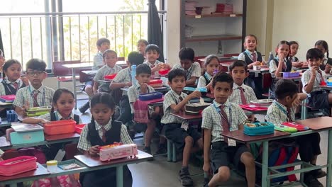 Escuelas,-Los-Estudiantes-Desayunan-A-La-Hora-Del-Almuerzo