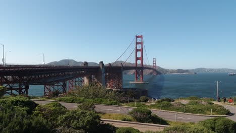 Berühmte-Golden-Gate-Bridge-Vom-Aussichtspunkt-Vista-Point-South-Mit-Blauem-Himmel-In-San-Francisco,-Kalifornien,-USA