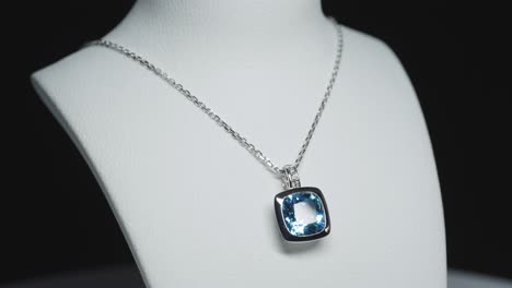 Blue-gemstone-on-a-necklace-on-a-rotating-bust